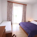 招待所 & Cakelic 3*