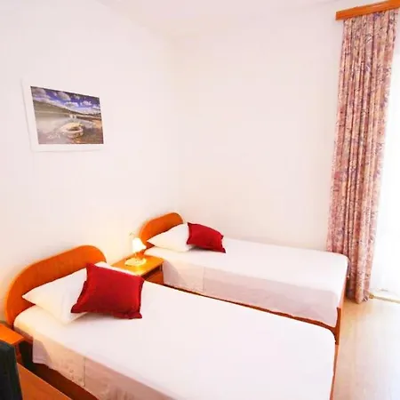 Guest house & Cakelic Mlini