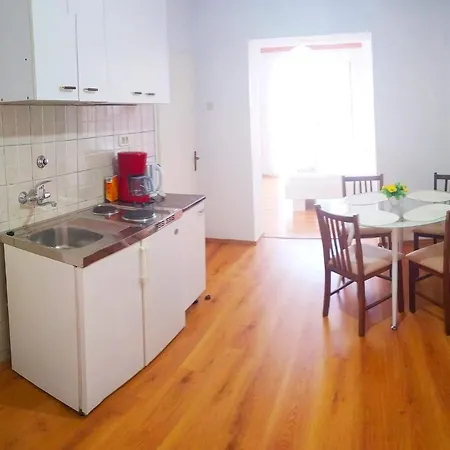 Guest house & Cakelic Mlini