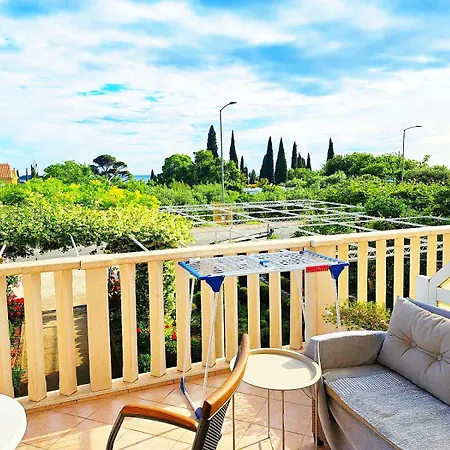 & Cakelic Guest house