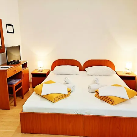 Apartments&rooms čakelić 3*