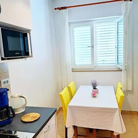 Guest house & Cakelic Mlini