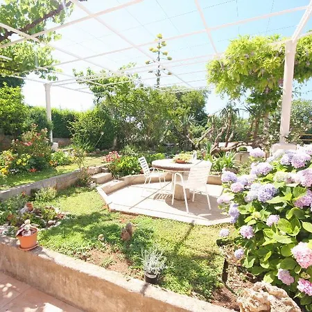 & Cakelic Guest house