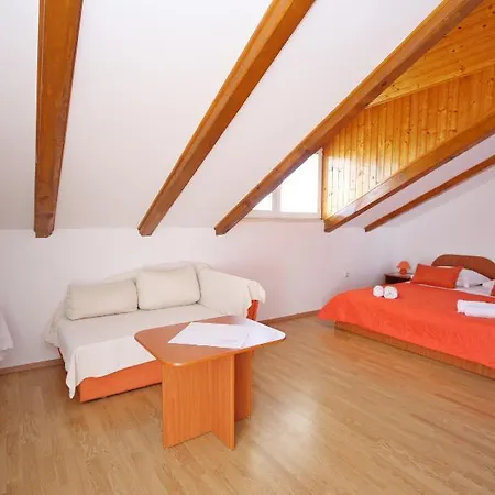 & Cakelic Guest house