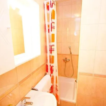 & Cakelic 3* مْليني