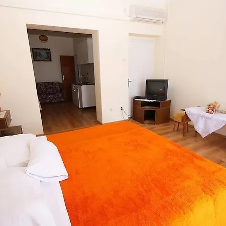 بيت ضيافة & Cakelic مْليني