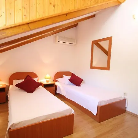 & Cakelic 3* مْليني